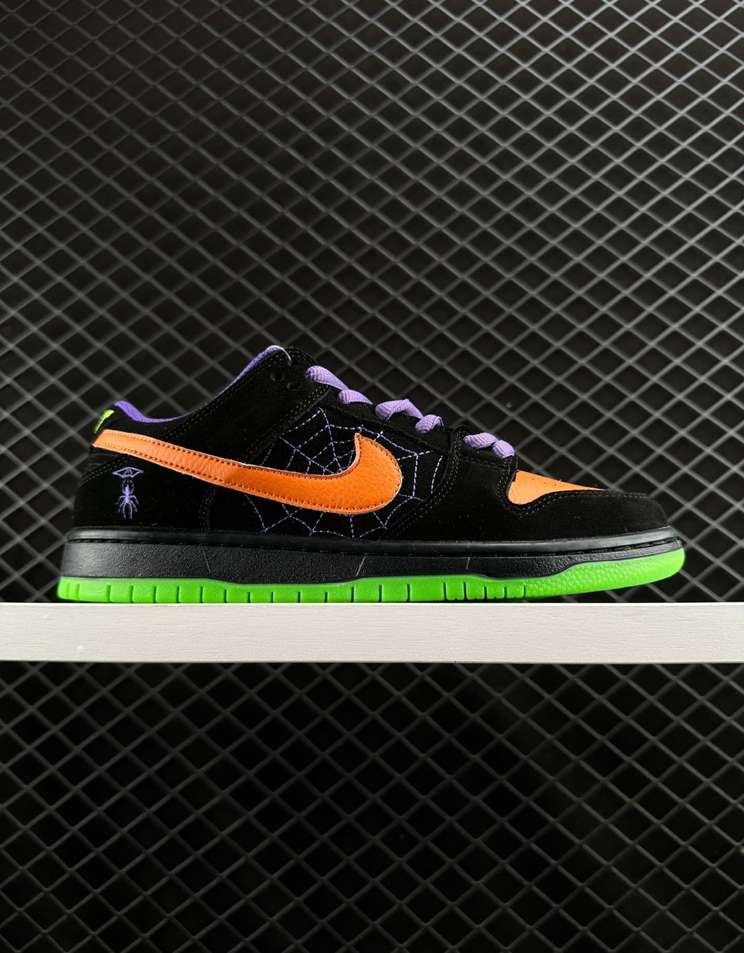 NIKE SB DUNK LOW ‘Night Of Mischief’