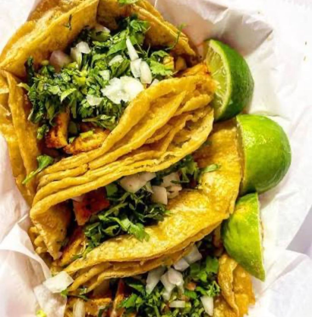 TACOS REGULARES DE FAJITAS CON TORTILLA HECHAS A MANO