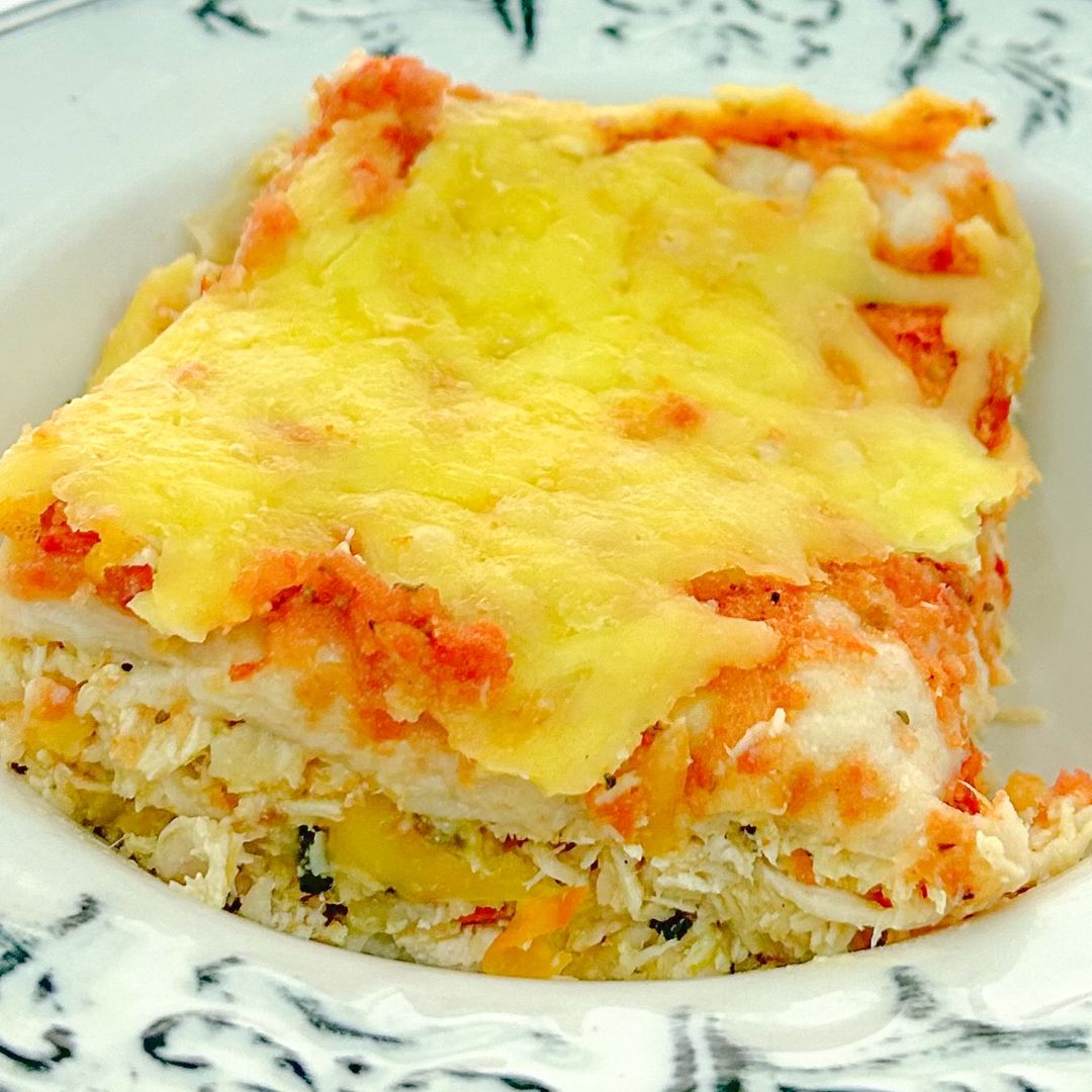 Lasaña de carne en salsa roja