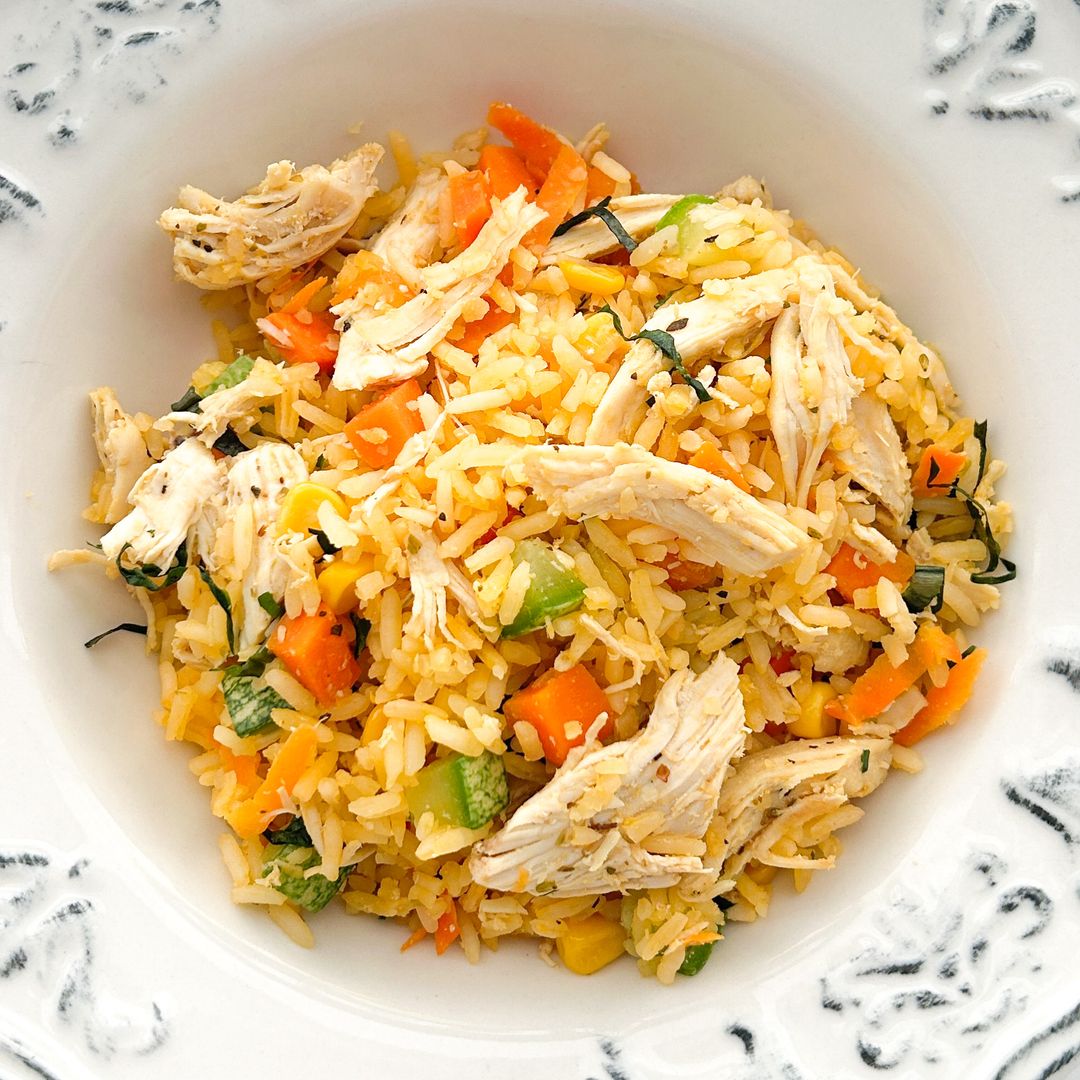 Arroz con pollo y vegetales