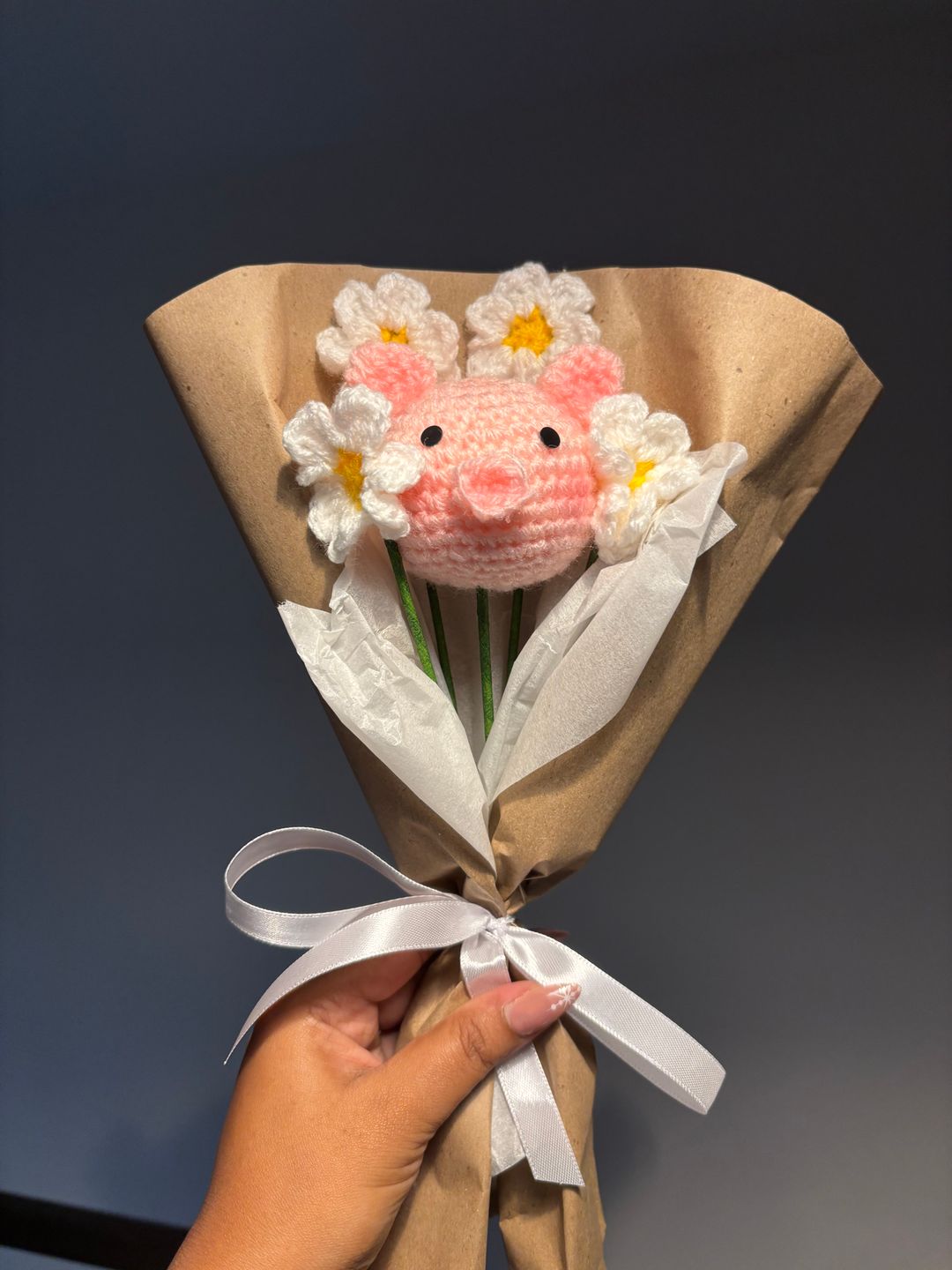 Piggy + daisies bouquet