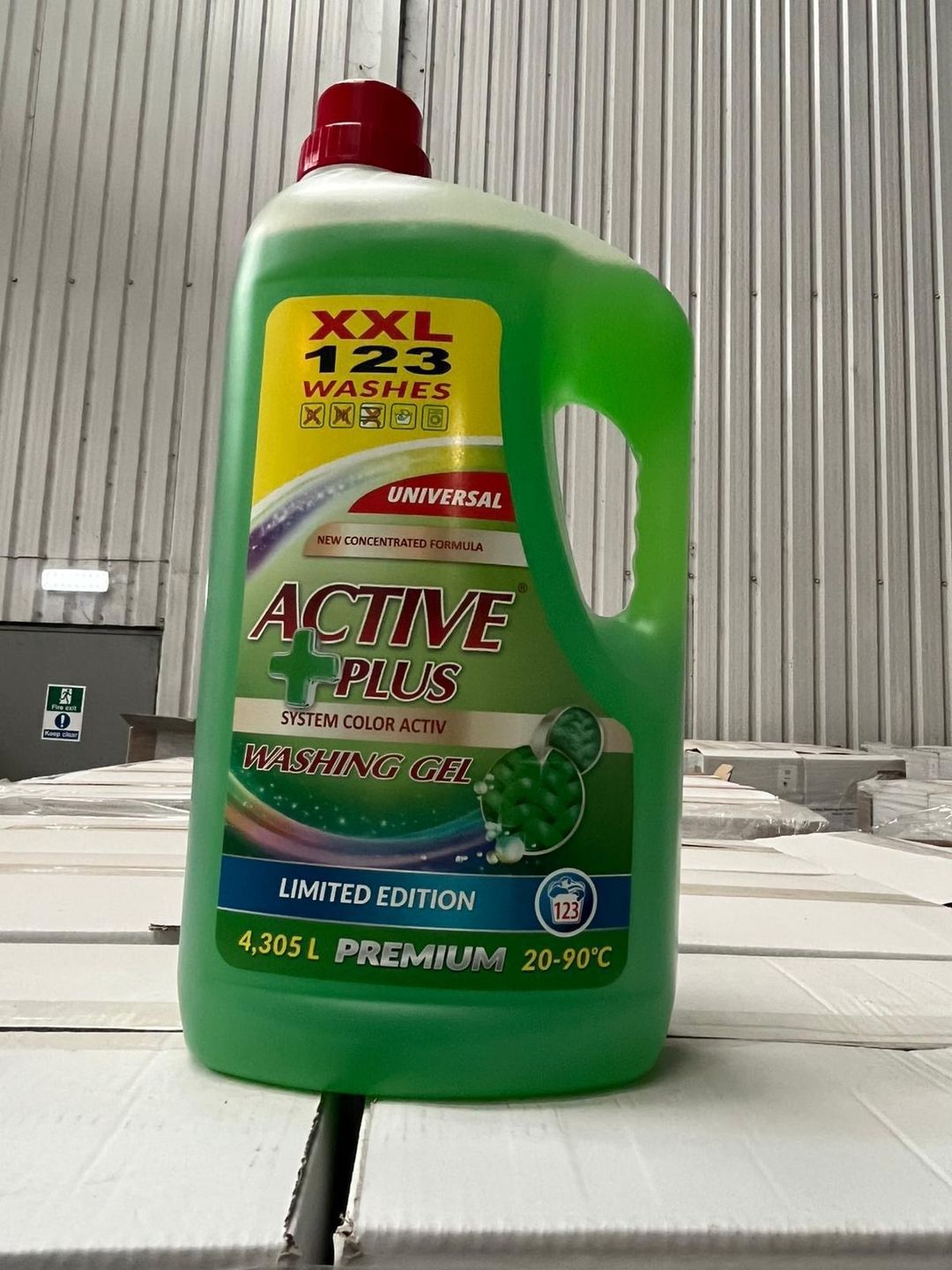 Active plus washing gel system color active universal 123w 4x4.305l BBE 17/08/28 Non Uk with UK text 