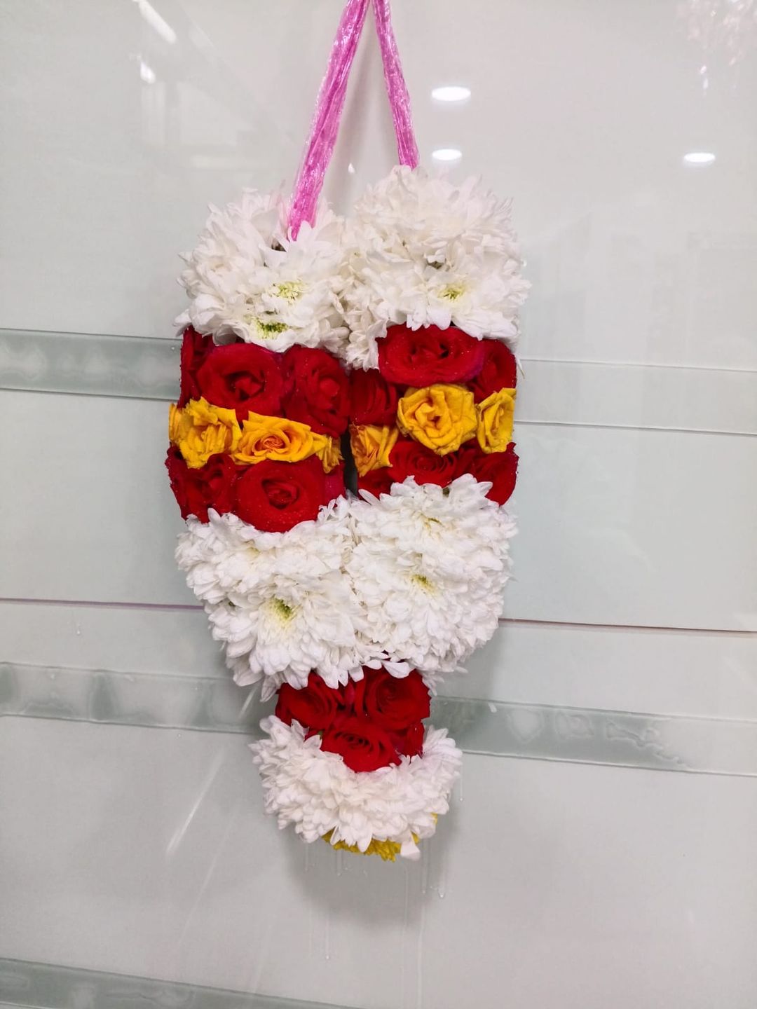 White Seevanti garland