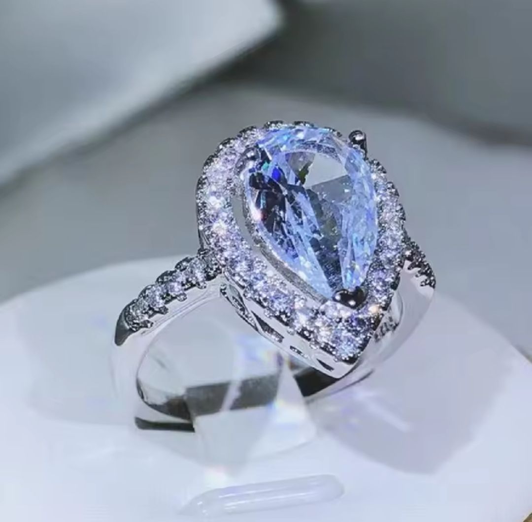 Milan Pear-cut Halo Ring