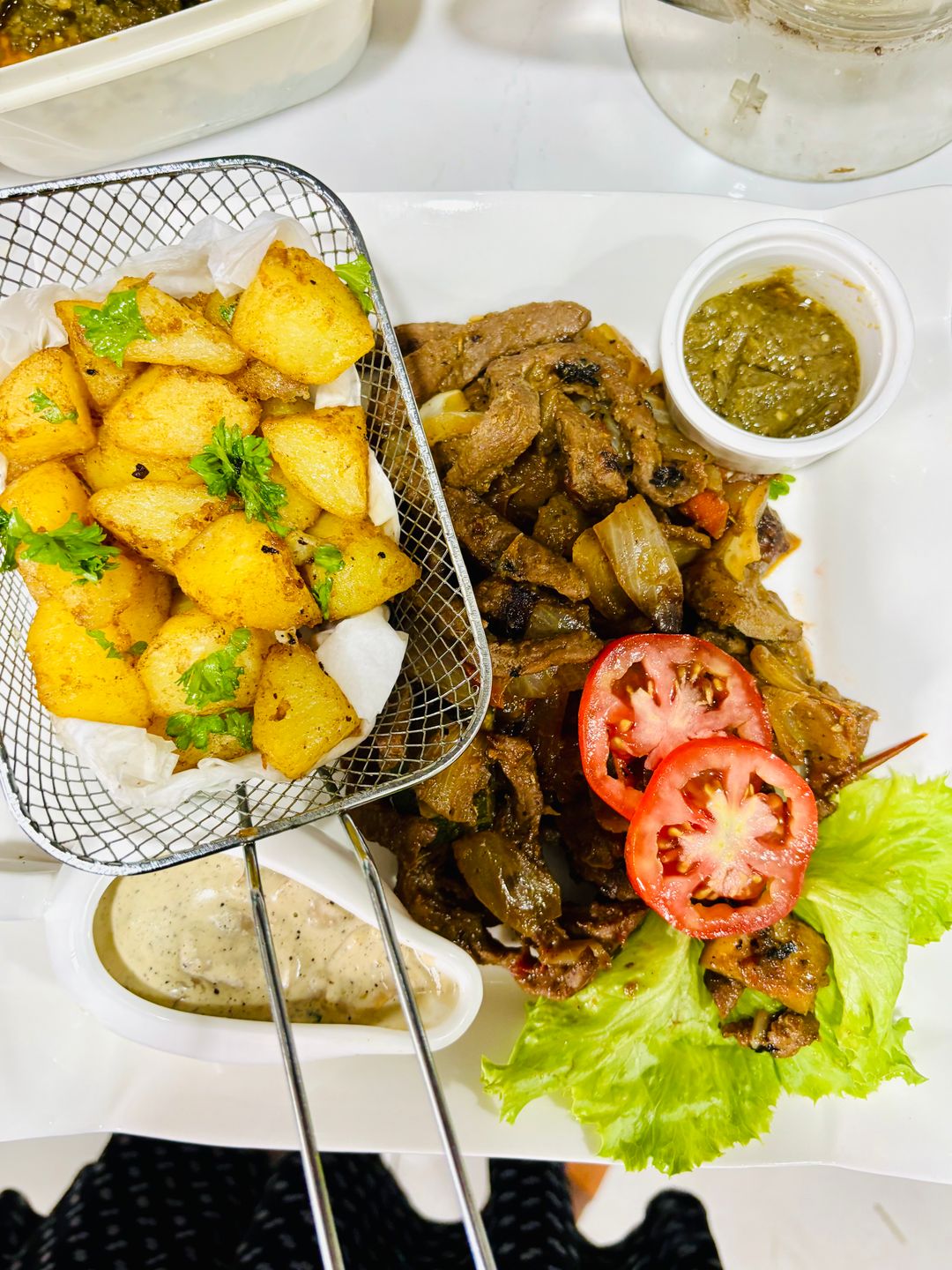 Demi Poulet braisé ou frit ou soupe+ Attiéké