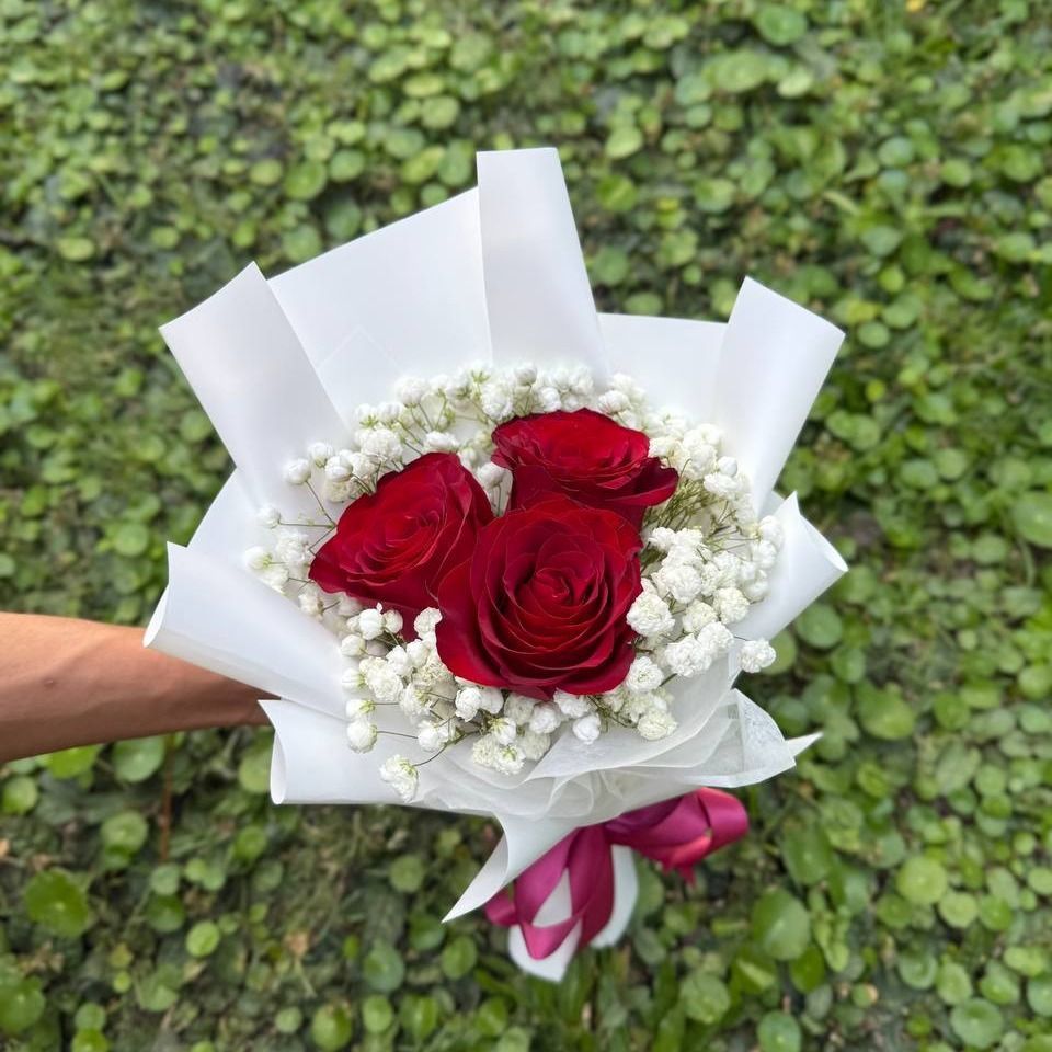 3 Fresh Red Roses with baby breath