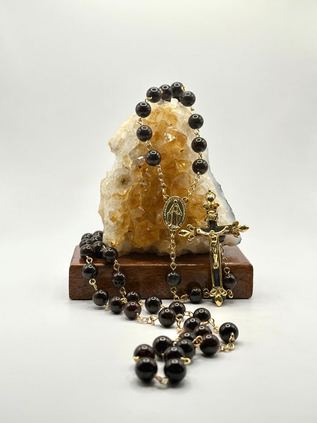 Rosario de Granate Laminado en oro 18k