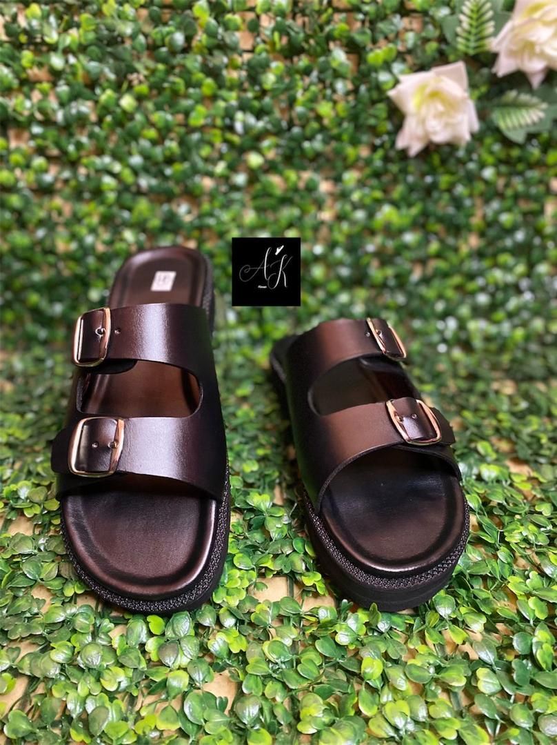 Mules Noires à Pompons 