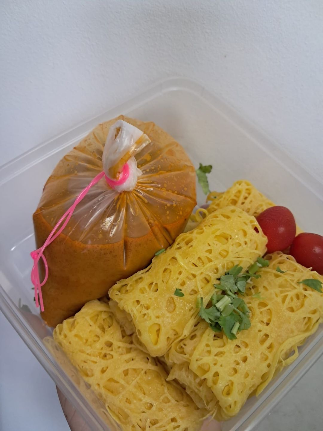 Roti Kirai with 2 pcs Curry Chicken (6pcs)