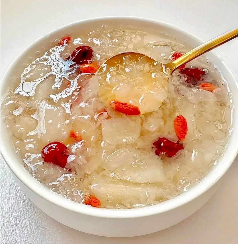 雪梨紅棗銀耳羮 Snow Pear Red Dates and Tremella Soup