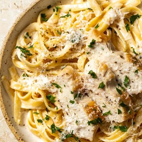 Chicken Alfredo pasta 