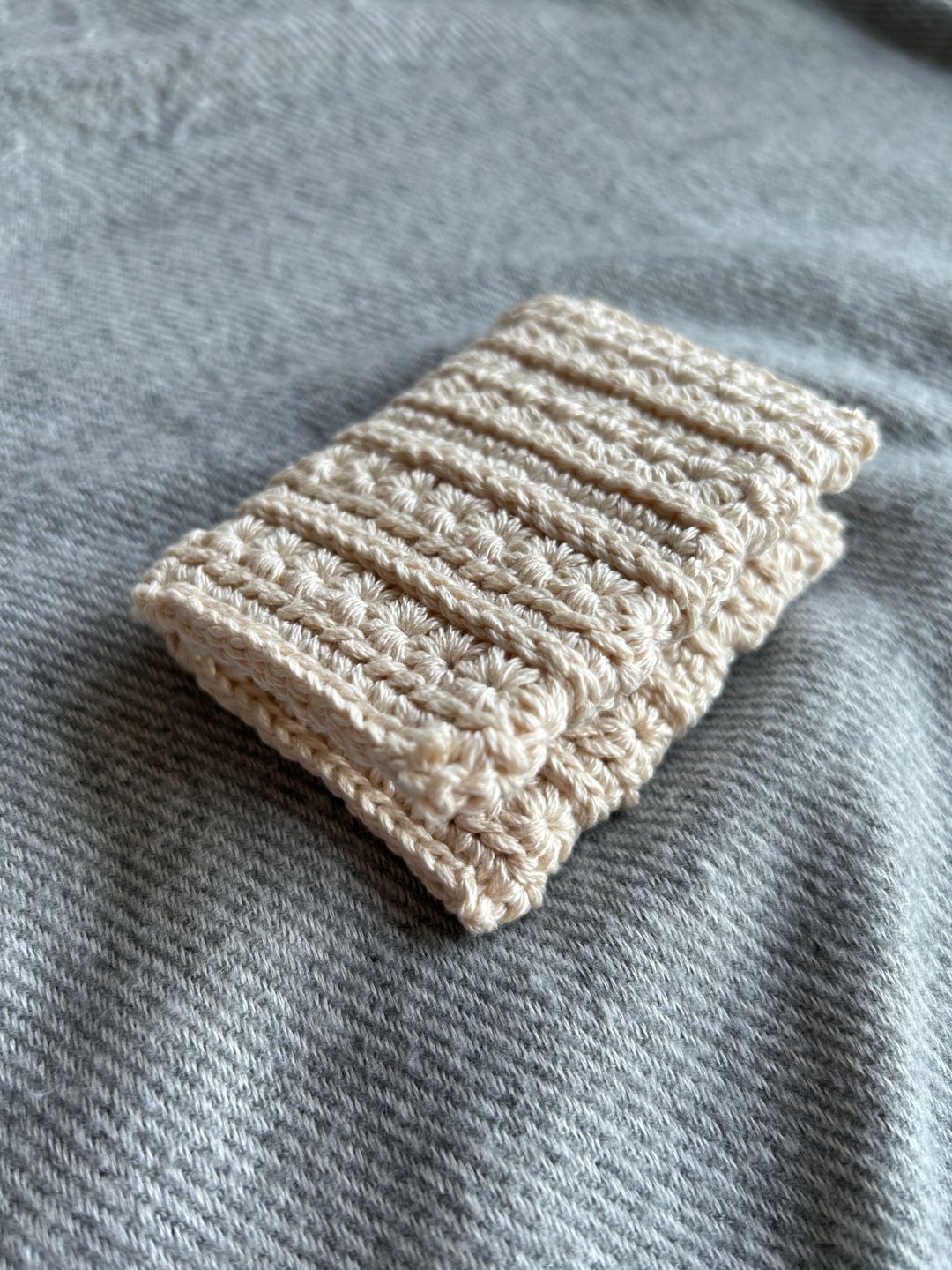 Sandstone Ridge Card Holder