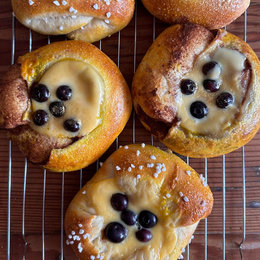 Vanilla Blueberry Bun