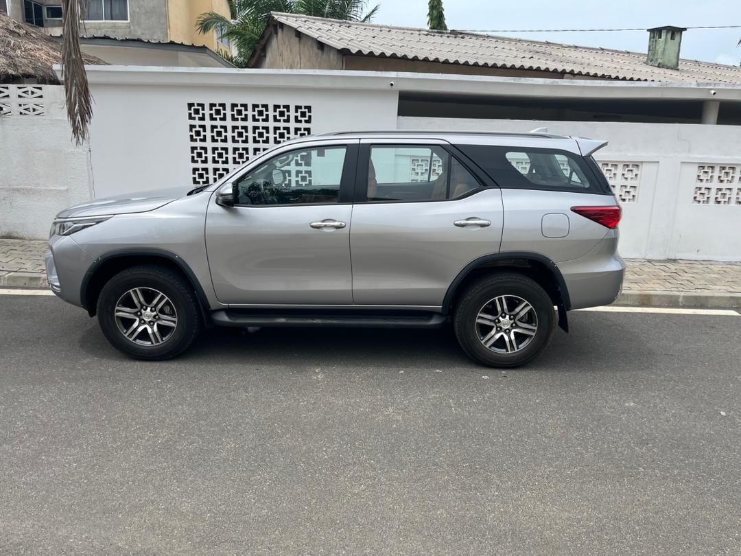 TOYOTA FORTUNER 2024 7places