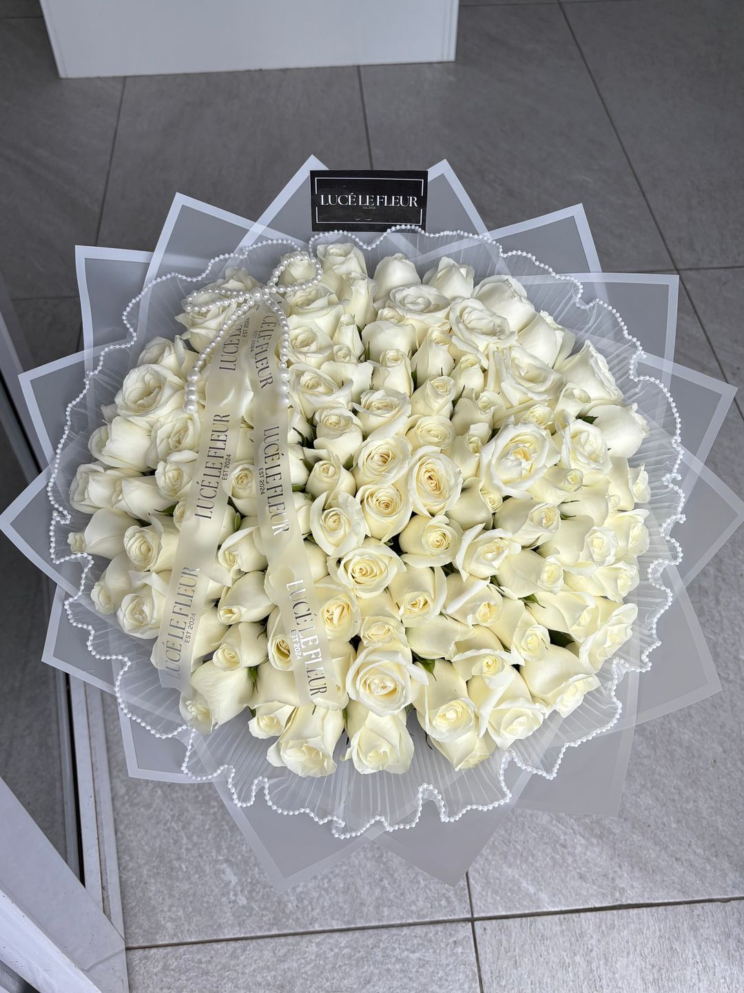 Rose Bouquets with lace 