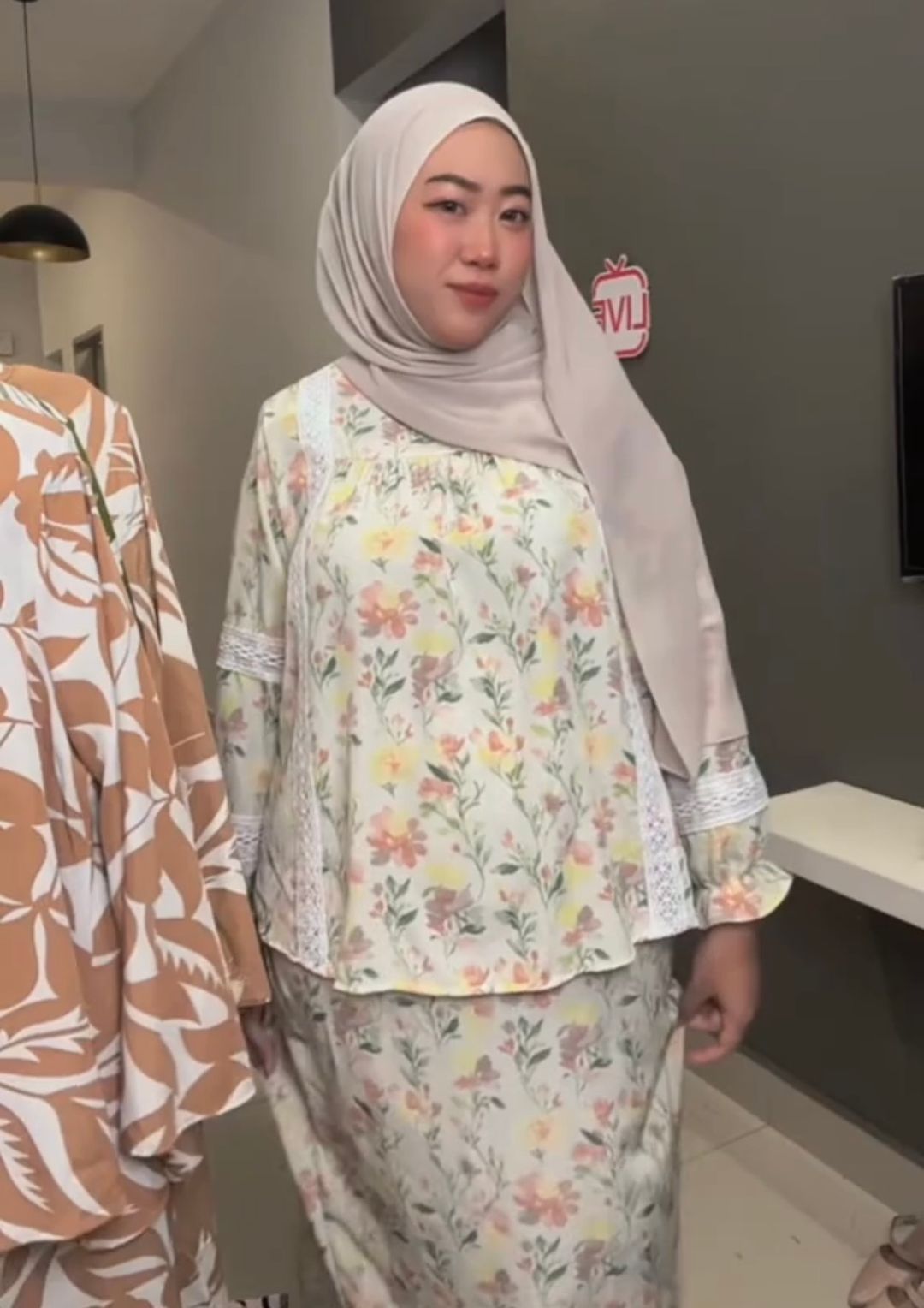 AINA KURUNG
