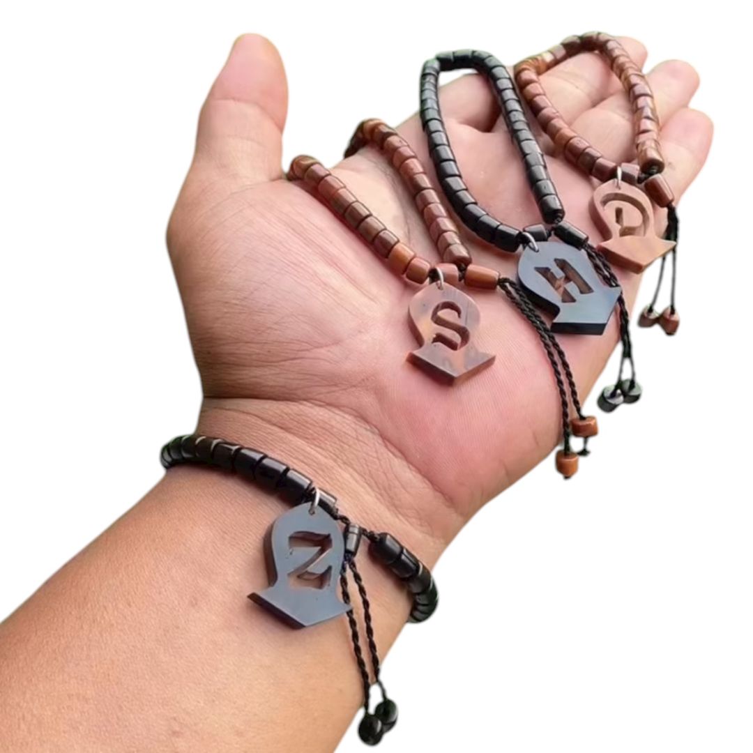 Gelang marjan terompah inisial