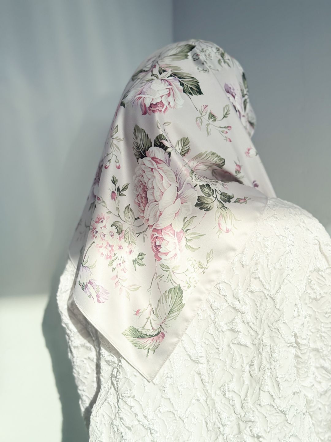 Vintage Rose in Classic Grey