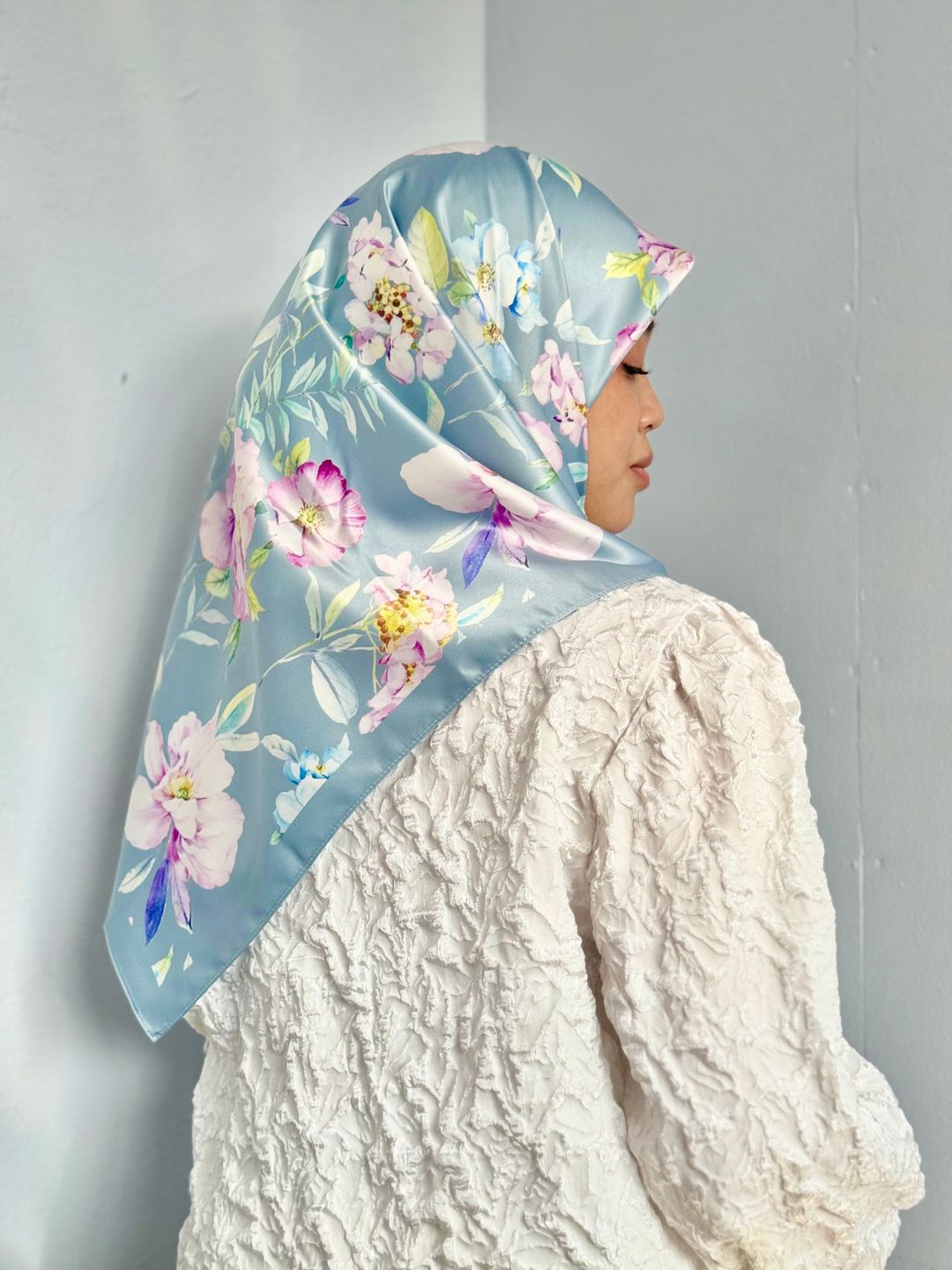 Mekar Peoni in Slate Blue