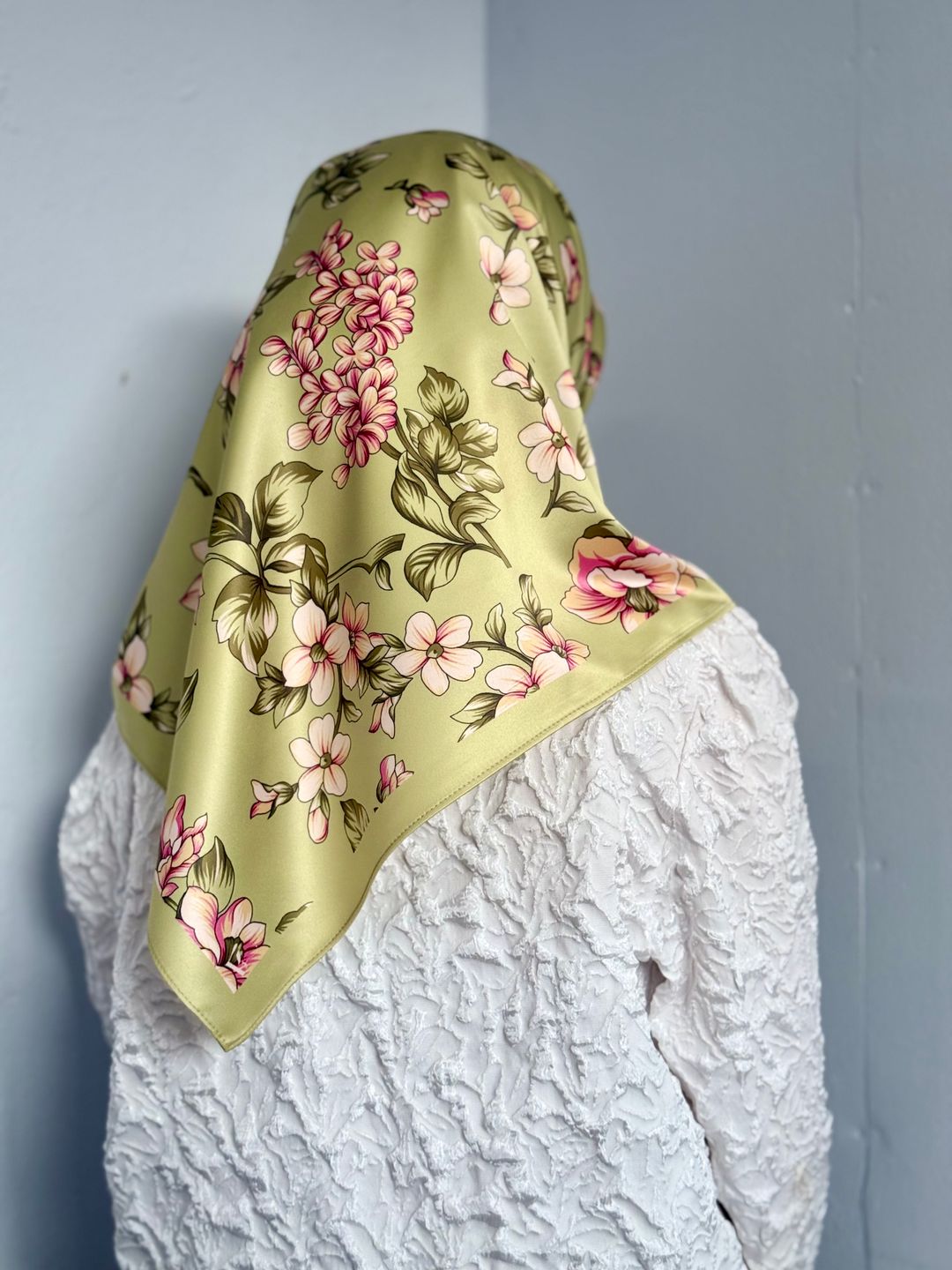 Rustique Lily in Moss Green