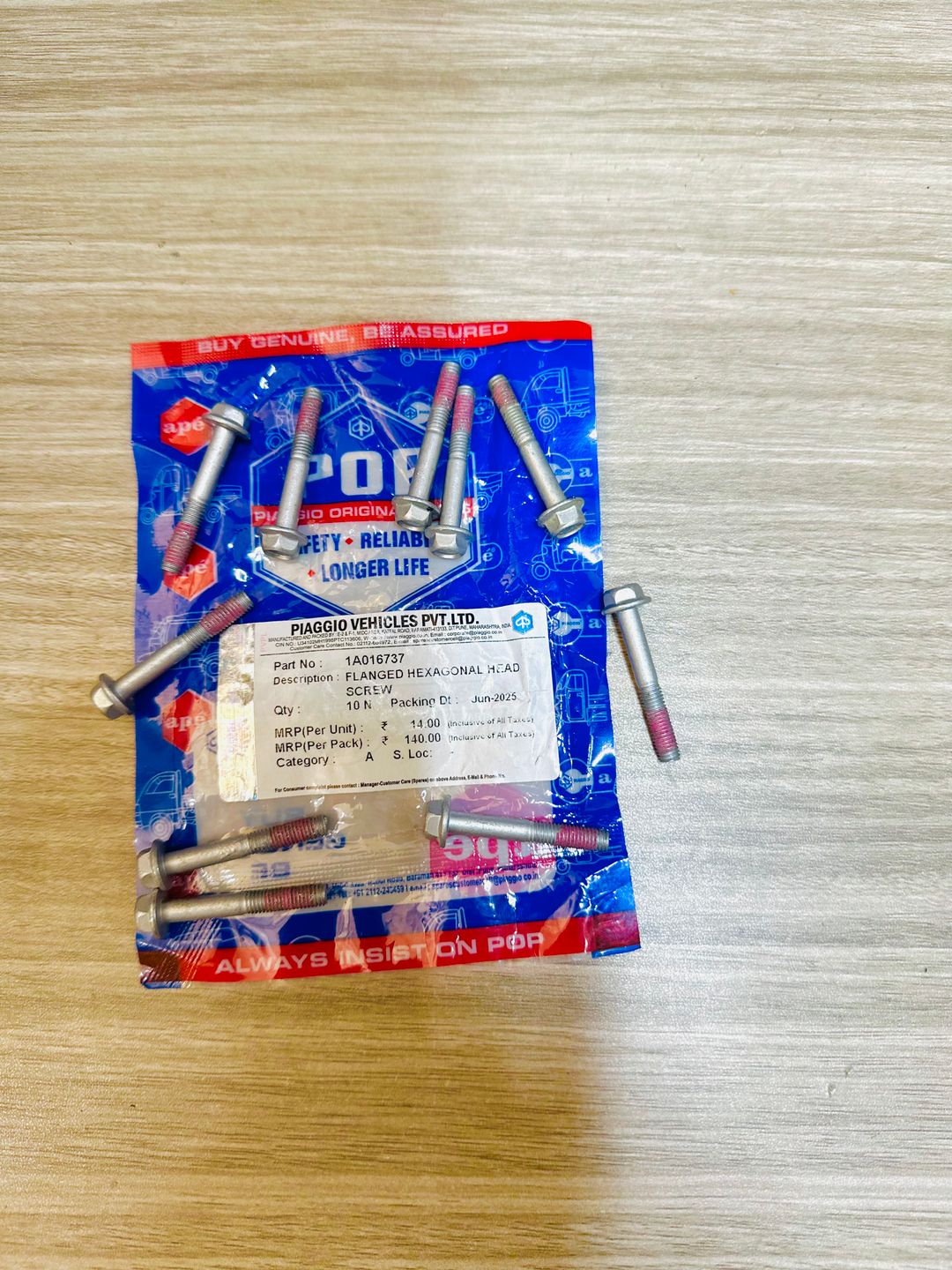 FLANGED HEXAGONAL HEAD SCREW 1A016737 complete set