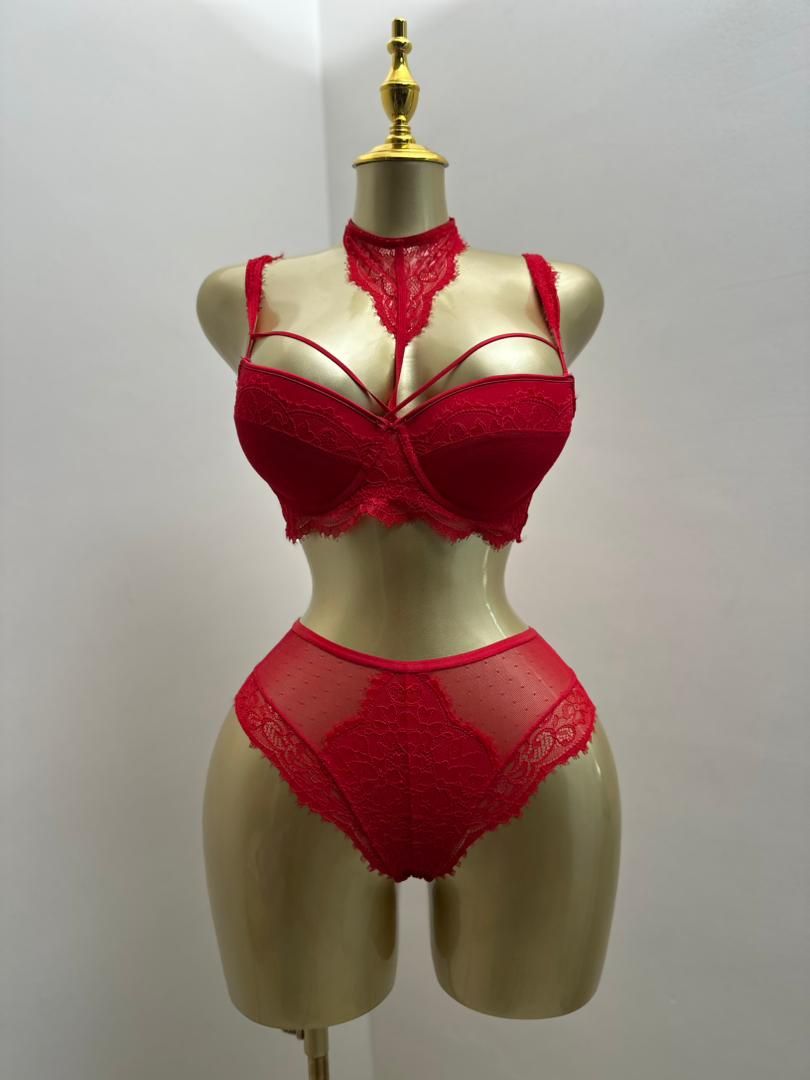 Lingerie Abidjan - Ensemble Dessous Rouge Sexy 3 Pièces Dentelle et Choker.