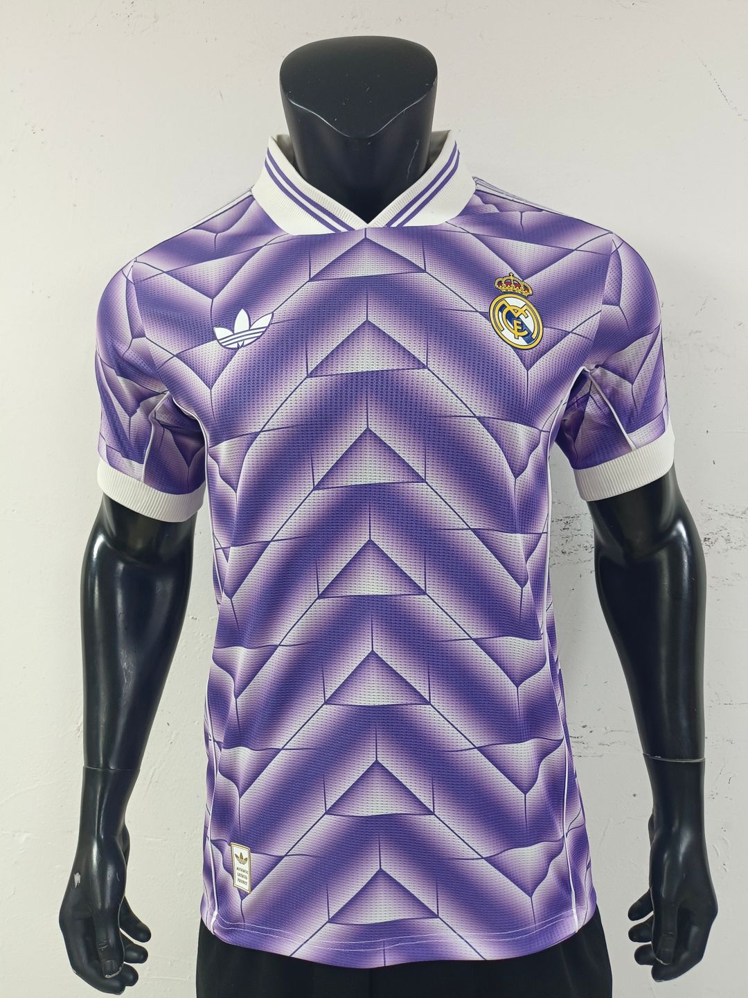 Real Madrid 2025/26 Travel Shirt 5 (Purple / White)