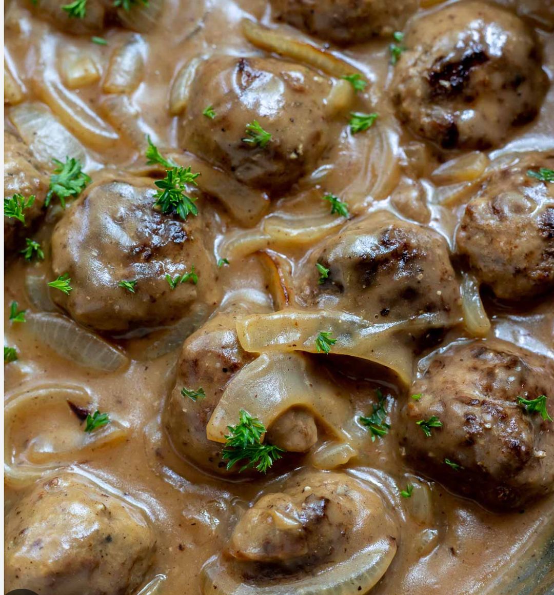 Meatballs in brown sauce 