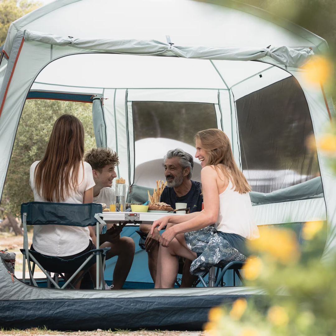 6 MAN CAMPING LIVING AREA