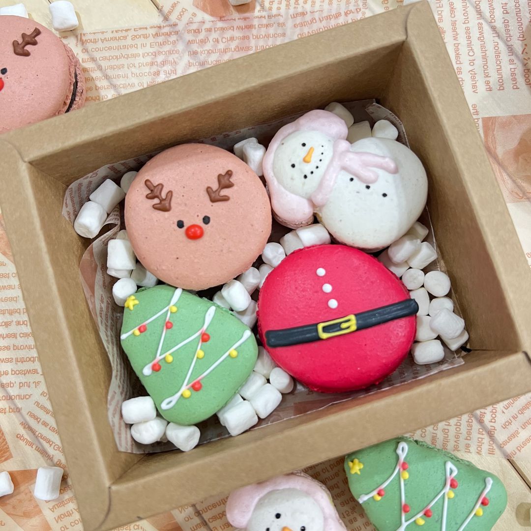 christmas macarons