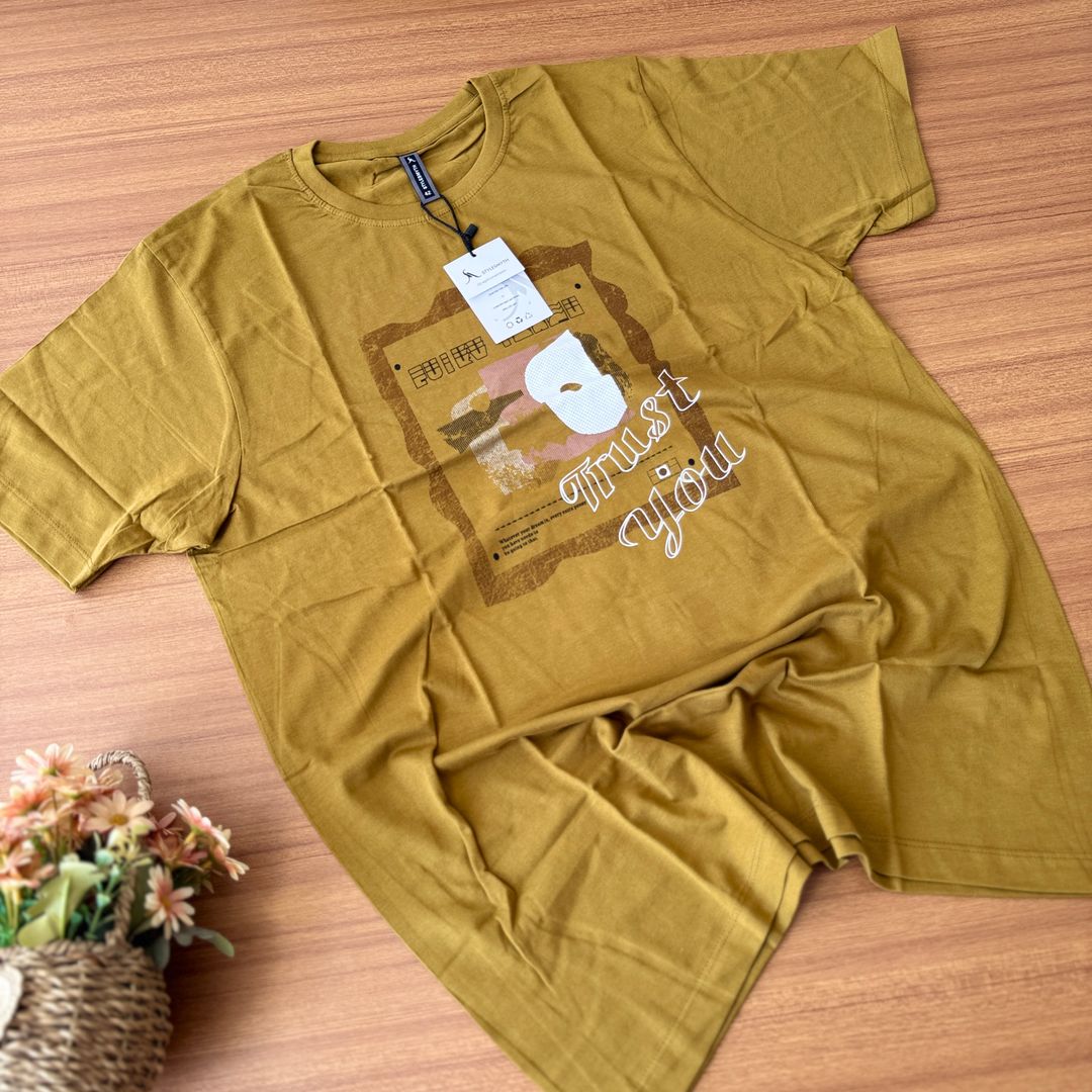 STYLESMYTH GRAPHIC T-SHIRT - CURRY BROWN