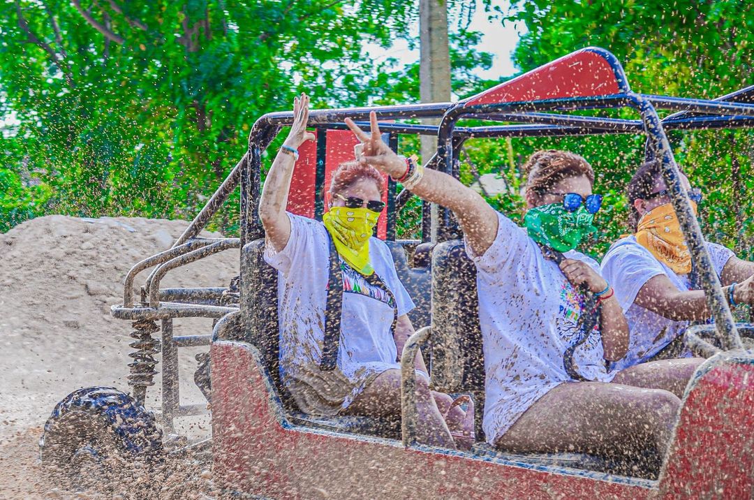 Family Buggy – 3 to 4 People (Price per Vehicle)