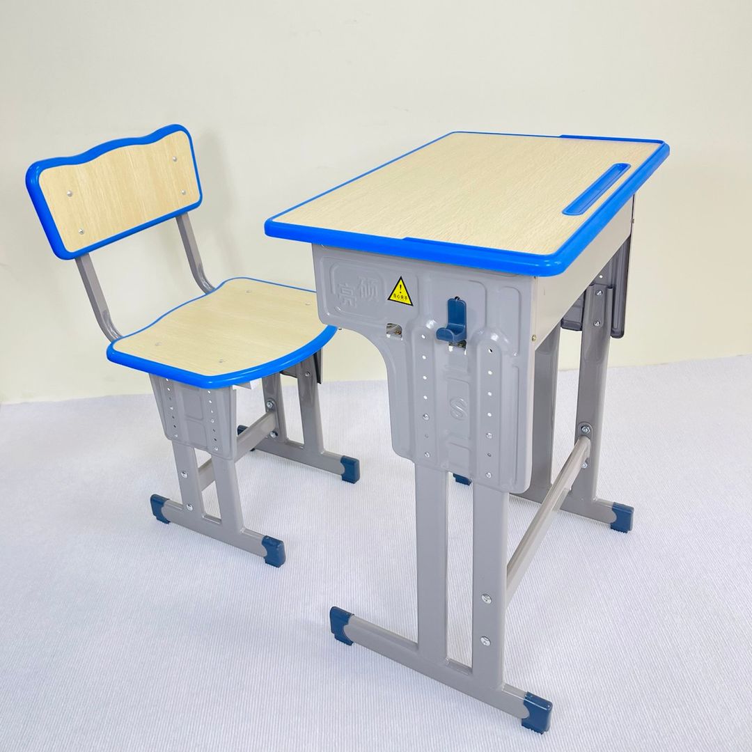 តុរៀន​មកជាឈុតជាមួយកៅអី