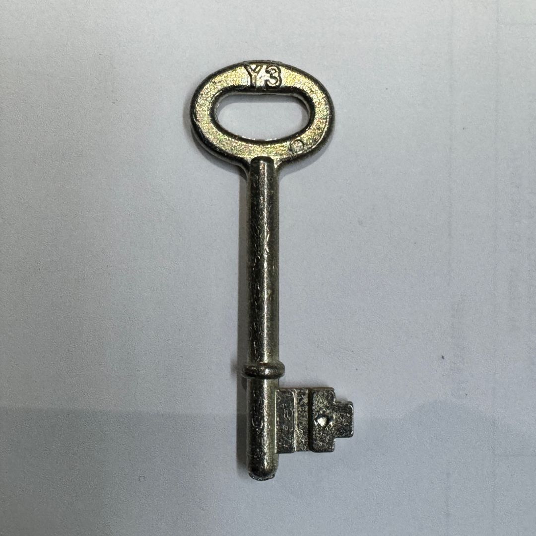 Y 3 KEY