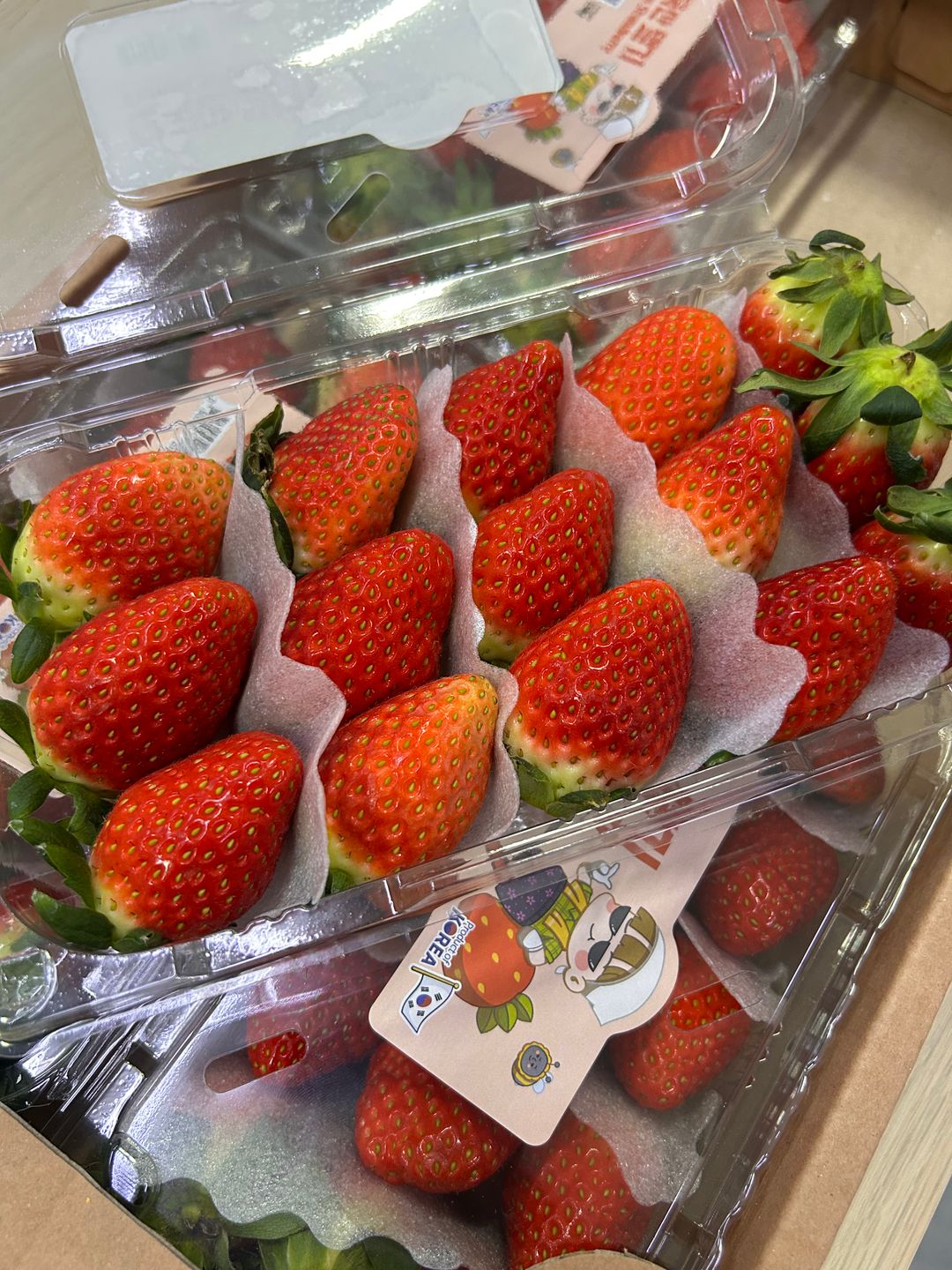 1 x  330G Korean Strawberries 