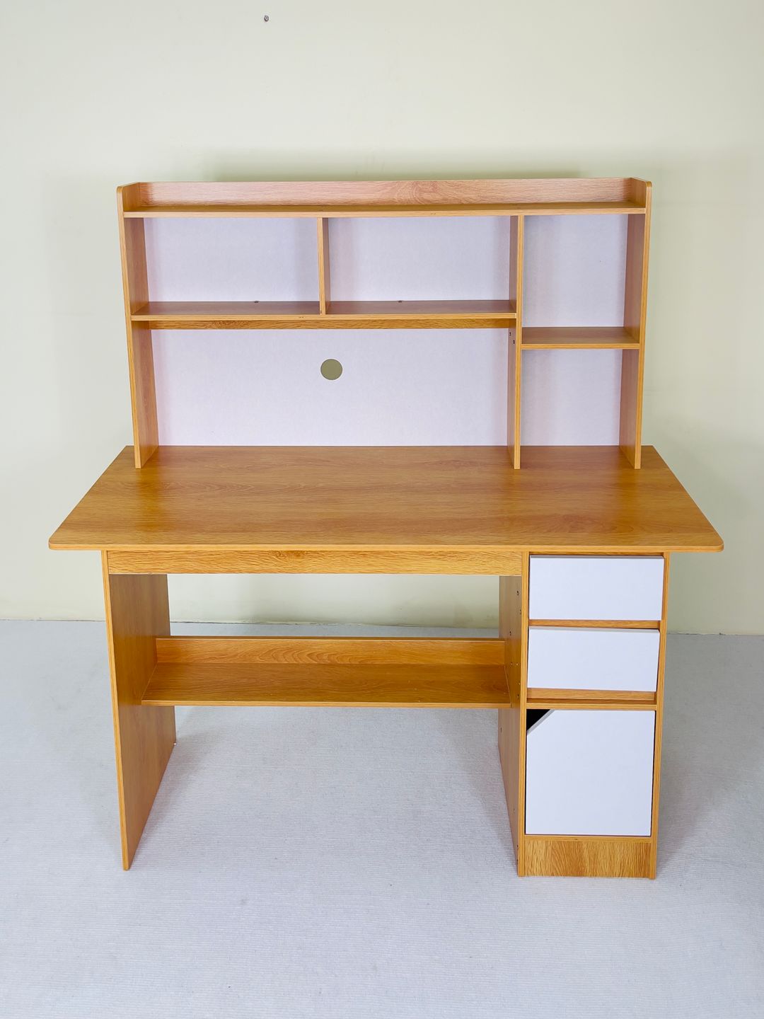 តុរៀន​ មានធ្នើរ