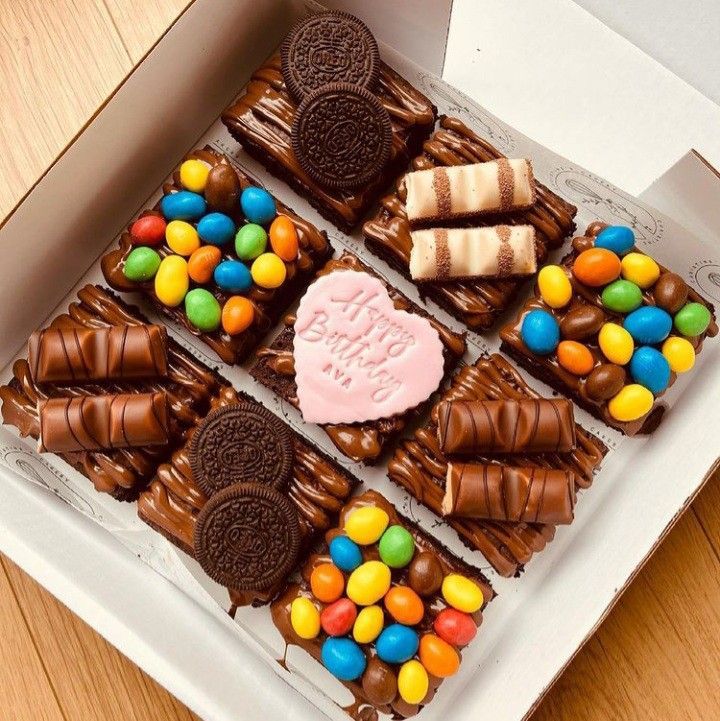 100 Mini Brownies ( PARTY PACKAGE)