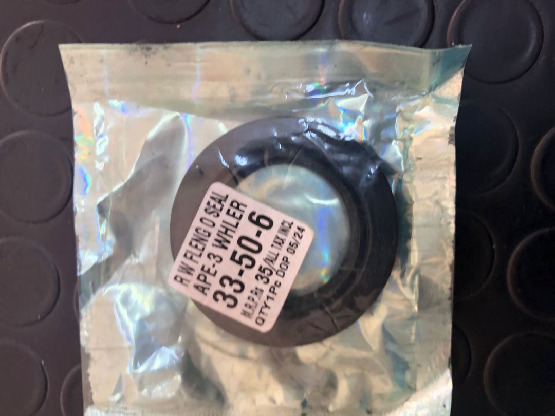 inner rear hub seal 33506