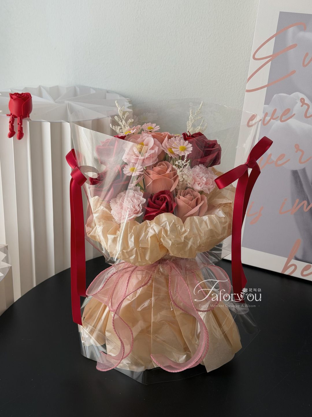 Cappucino Red Pao Pao Mixed Bouquet