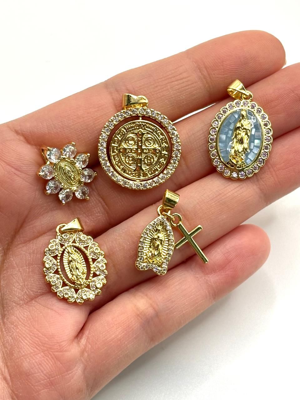 Medallas religiosas con zirconias