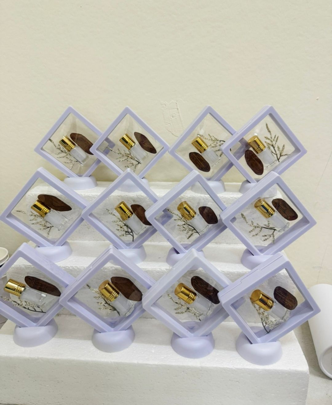 توزيعات ببرواز عطورات بروائح متعدده حسب الطلب