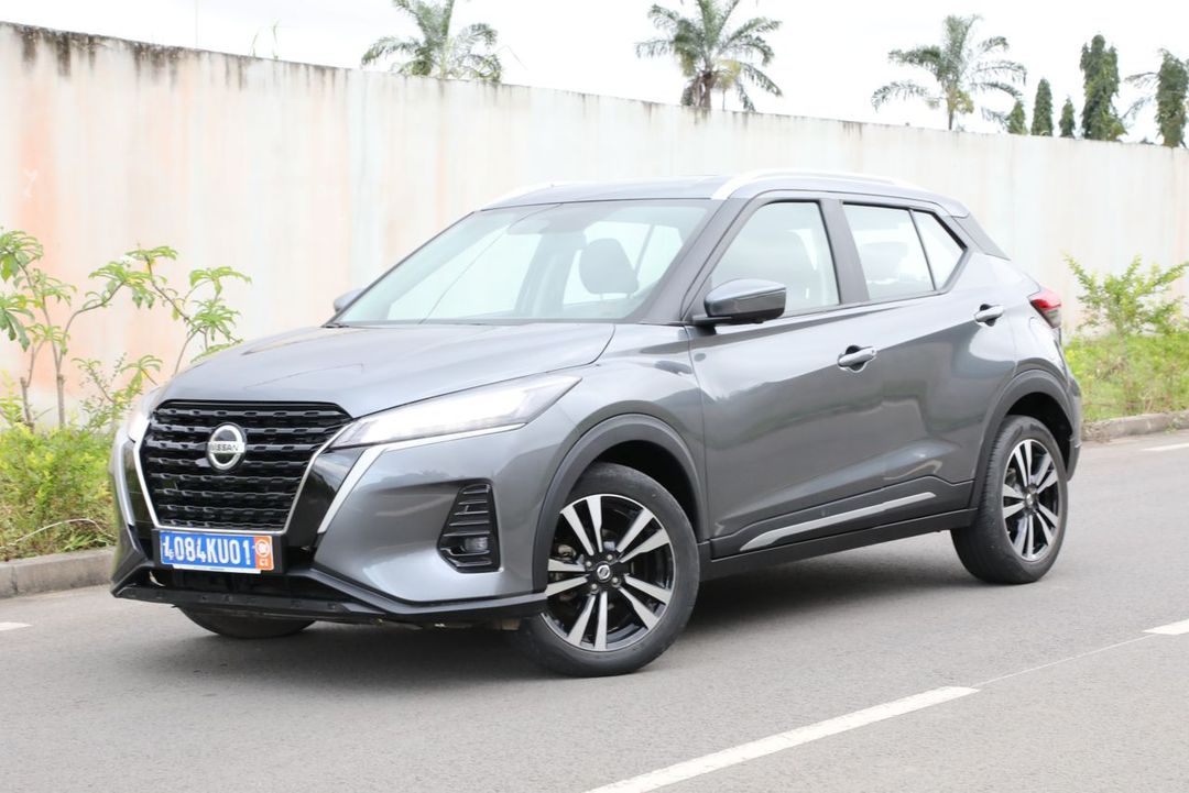 NISSAN KICKS 2020 GRISE