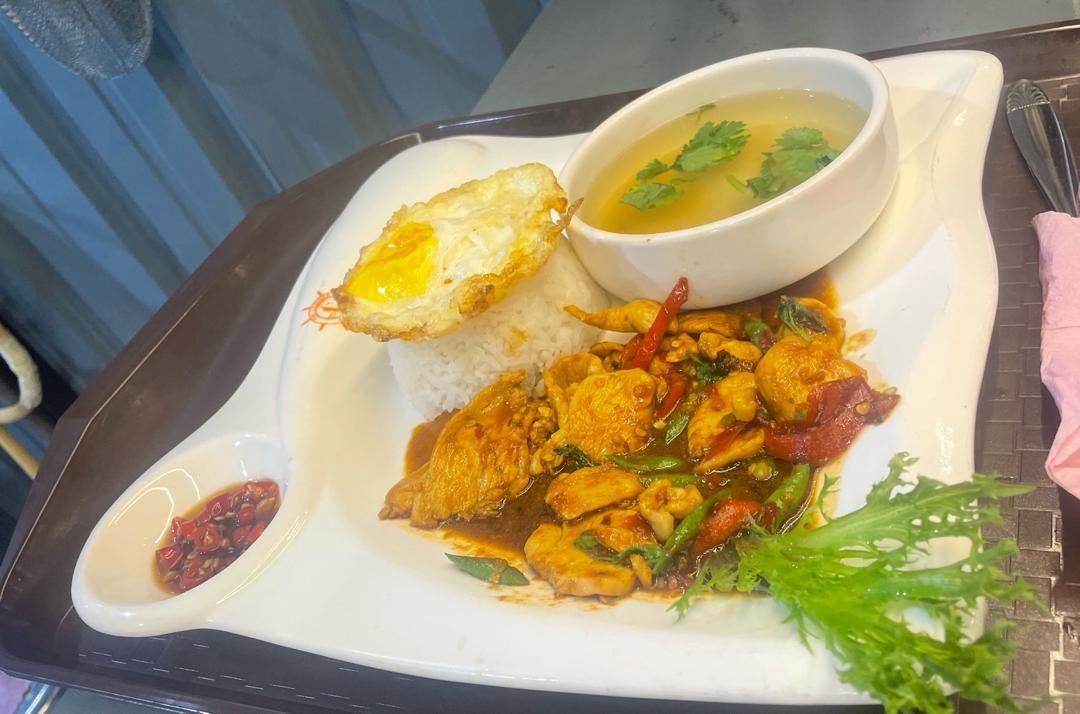 TB93 Thai Basil Stir Fried Chicken With Rice