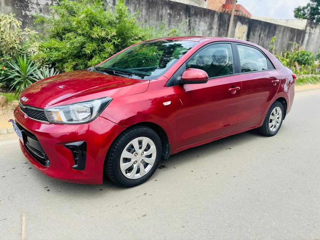 KIA PEGAS 2023 ROUGE