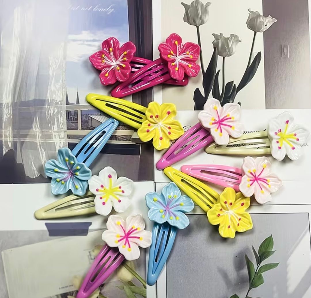 Hawaiian Flower clips