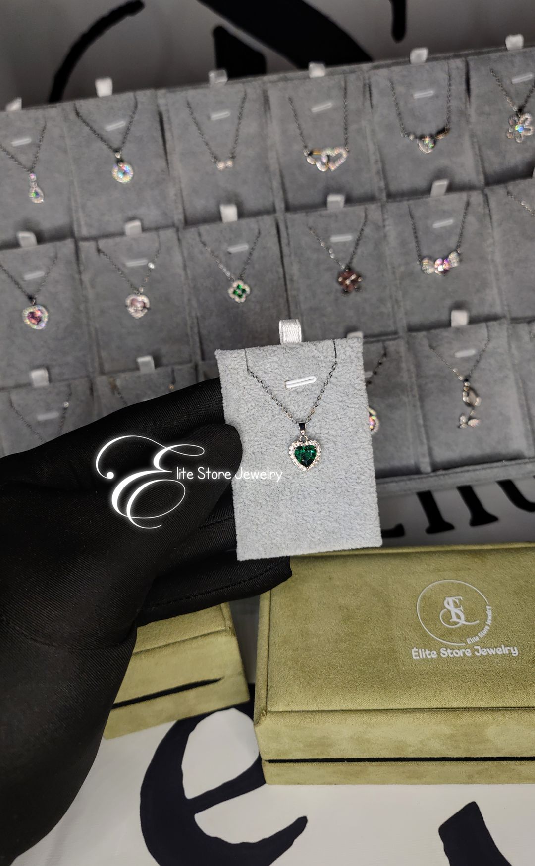 Collier en argent Pierre vert