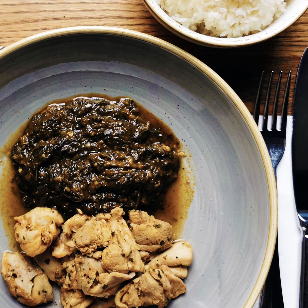 SOSO NA NGAI-NGAI - Saftiges Poulet mit cremiger Palmnusssauce 