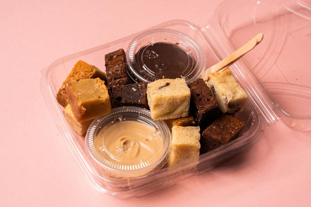 Brownie/Cookie/Blondie Sharing Bites Box with Dips