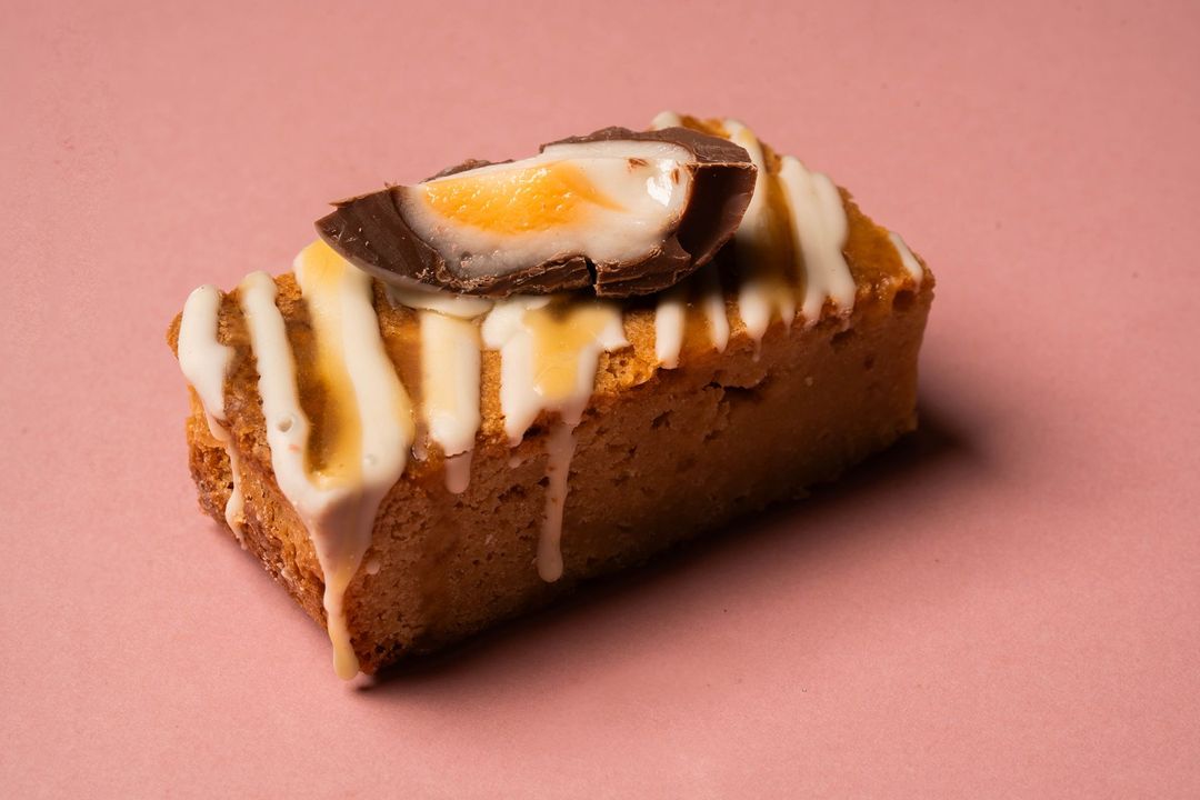 Creme Egg Blondie (Sold in a minimum of six)