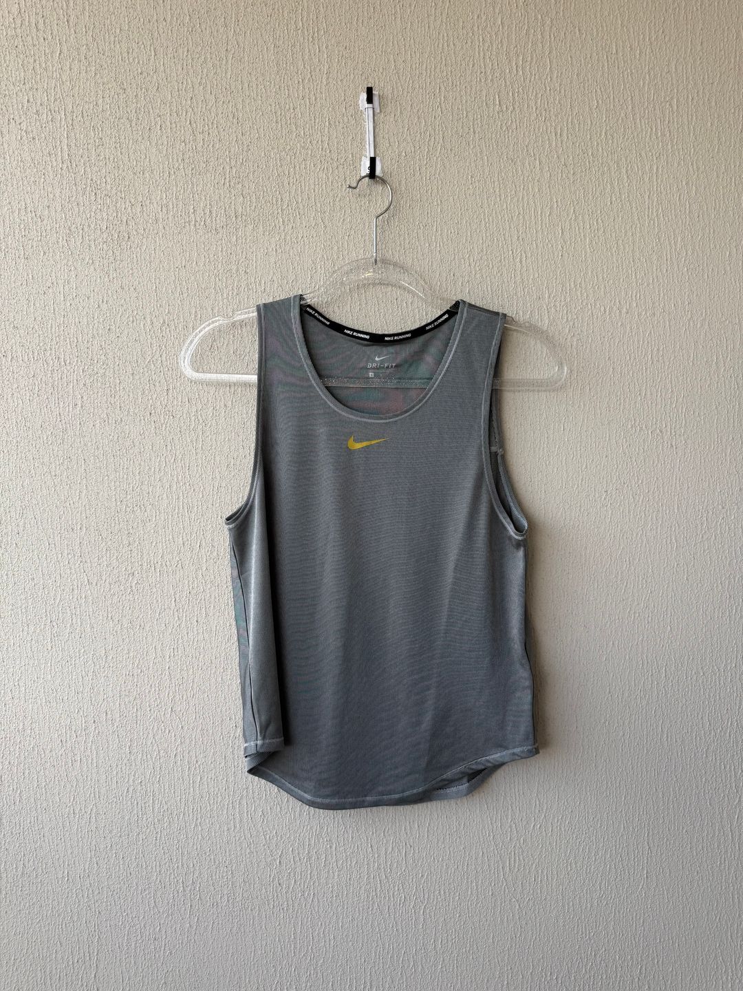 Musculosa Nike Dri-FIT Running - Gris 